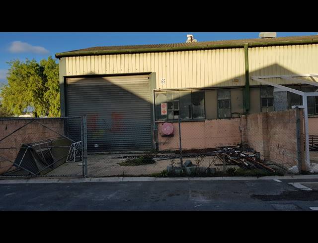 220M² FACTORY TO LET IN BLACKHEATH INDUSTRIAL